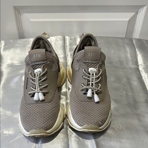 Steve Madden Gray and Cream Women's Sneakers